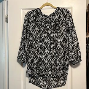 Women’s Black/white patterned 3/4 sleeve Lucky Brand blouse